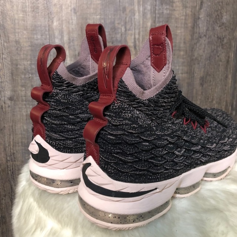 LIMITED EDITION Nike Lebron XV 15 size 11